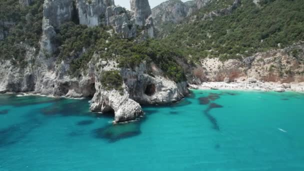 Flygdrönare Video Tropiskt Paradis Turkos Strand Och Klippor Havet Medelhavet — Stockvideo