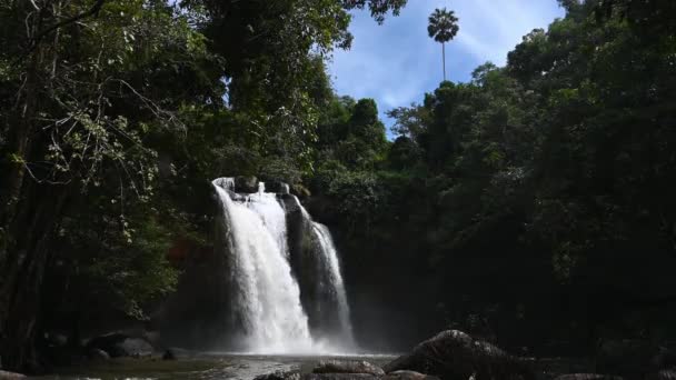 Zvětšení Vodopádu Heo Suwat Národní Park Khao Yai Thajsko — Stock video