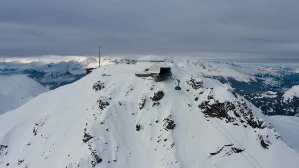 Luftaufnahme Der Bergbahnstation Des Skigebiets Arosa Lenzerheide Der Schweiz Mit — Stockvideo