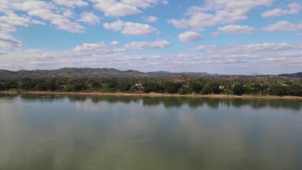 Imagens Aéreas Deslizando Para Direita Reveainbg Rio Mekong Laos Lado — Vídeo de Stock