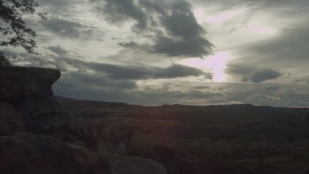 Timelapse Nuages Devant Soleil Entre Les Montagnes Des Belles Vallées — Video