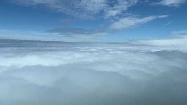Vista Piloto Sobrevolando Mar Nubes Blancas Luz Del Día — Vídeos de Stock
