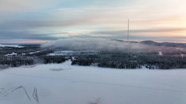 Vue Aérienne Drone Sur Lac Vers Montagne Brumeuse Vuokatti Coucher — Video