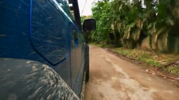 Veicolo Guida Una Strada Sterrata Nelle Foreste Pluviali Del Costa — Video Stock