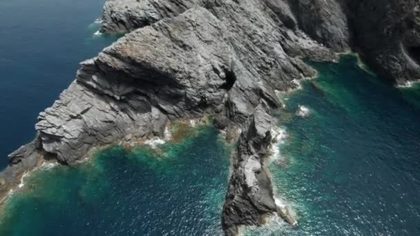 Top View Aerial View Fly Drone Sea Cliff Powerful Sea — Video