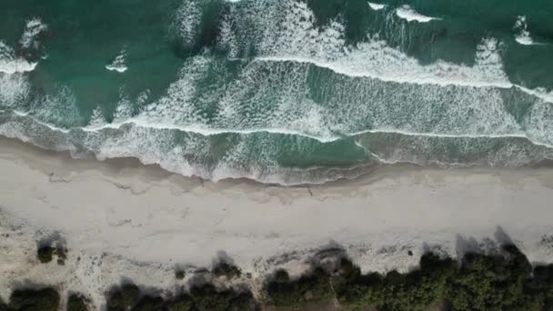 Vista Superior Vista Aérea Drone Sobre Mar Playa Con Hermosas — Vídeo de stock