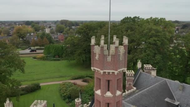 Órbita Aérea Torre Del Castillo Con Almenas Parte Superior Antiguo — Vídeo de stock