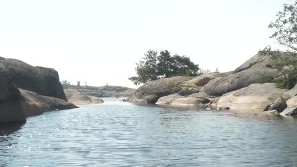 Moving Soft Shaped Stone Islands Finnish Archipelago Sunny Day — Vídeo de stock