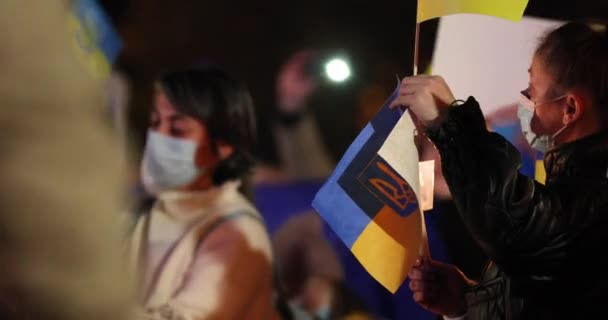 Mensen Maskers Verzamelden Zich Het Rodrigues Lobo Plein Met Oekraïense — Stockvideo