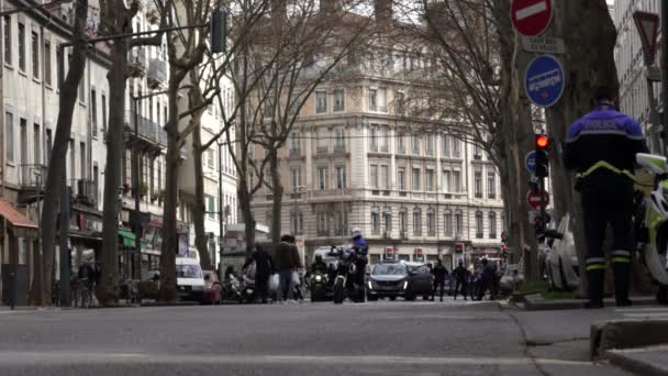 Solidaritetsdemonstration Med Banderoller Mot Polisbrutalitet Och Orättvisa Frankrike — Stockvideo