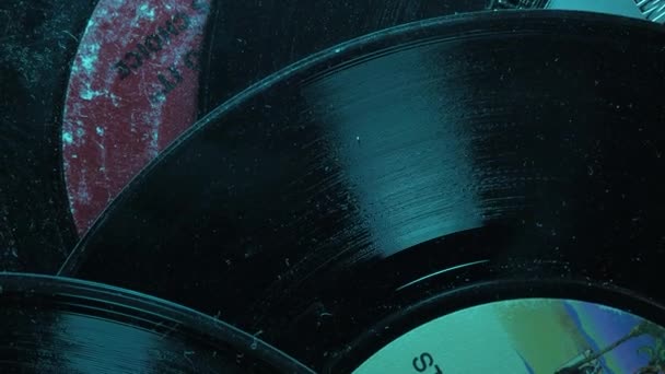 Fragmente Alter Vintage Dusty Vinyl Records Schießerei Mit Der Hand — Stockvideo