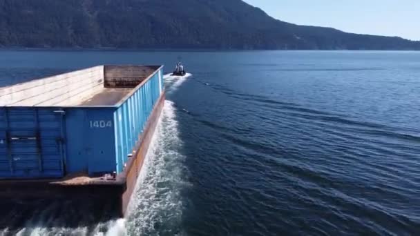 Tugboat Towing Empty Blue Barge How Sound Summer 2021 — Vídeo de Stock