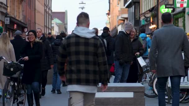 Persone Che Camminano Muovono Biciclette Scooter Città Slomo Statico — Video Stock