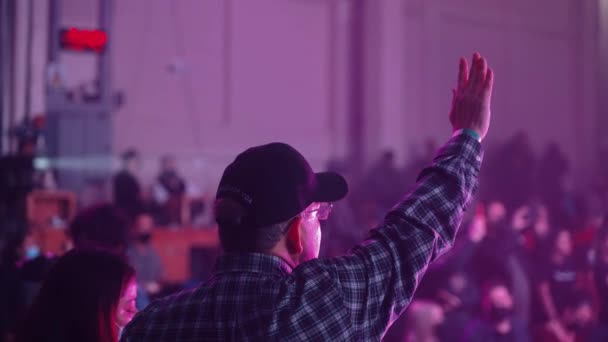 Man Raising Hands Concert — Vídeo de Stock