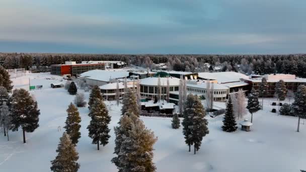 Vista Aérea Alrededor Del Complejo Turístico Holiday Club Katinkulta Vuokatti — Vídeo de stock