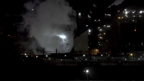Smoke Coming Steel Edgar Thomson Steel Plant Braddock Pennsylvania Night — стоковое видео
