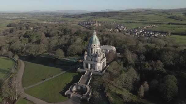 Long Slow Aerial Flight Ornate Baroque Ashton Memorial — стокове відео