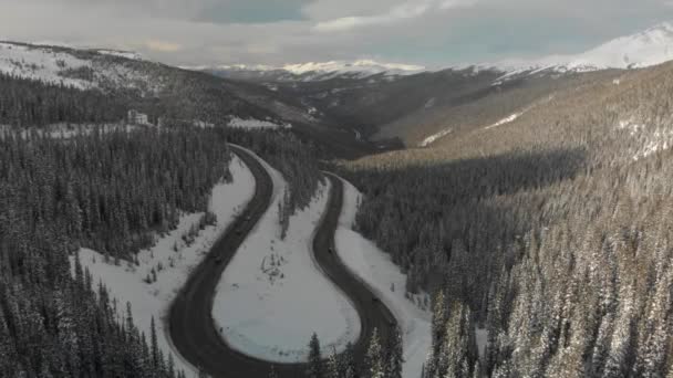 Vehicles Drive Carefully Icy Mountain Pass Highway Switchback — Vídeos de Stock