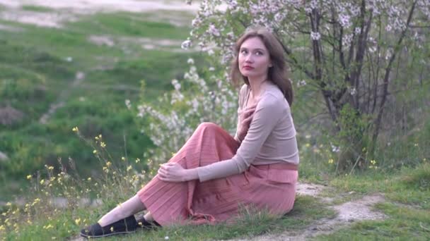 Girl Sits Thoughtfully Nature — Stock video