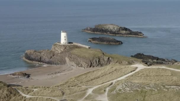 Uma Vista Aérea Ynys Llanddwyn Ilha Mostrando Casas Piloto Twr — Vídeo de Stock