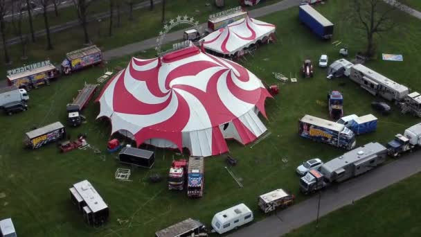 Planet Cirkus Våghalsig Underhållning Färgglada Virvel Tält Och Husvagn Trailer — Stockvideo