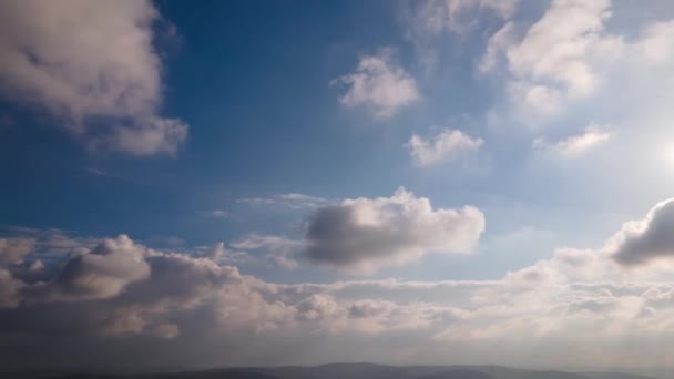 Malerischer Zeitraffer Weißer Flauschiger Wolken Die Sich Sanft Klaren Blauen — Stockvideo