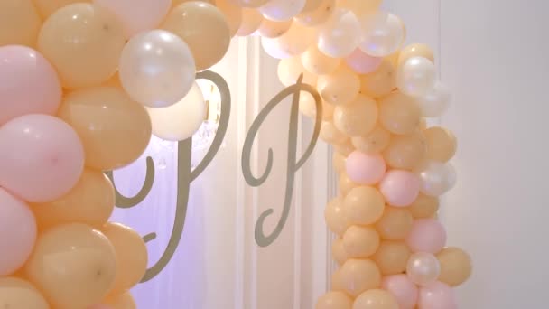 Wedding Day Decoration Balloons Flowers Balloons Decorated Elegant Circle Letters — Stockvideo