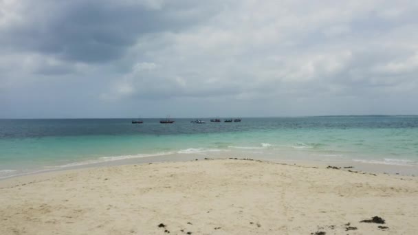 Small Boats Anchored Offshore White Sand Beach Zanzibar Drone Shot — 비디오