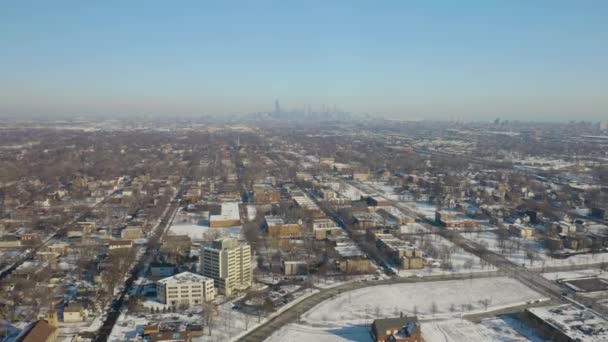 Birds Eye Aerial View South Side Chicago Skyline Distance — Vídeo de stock