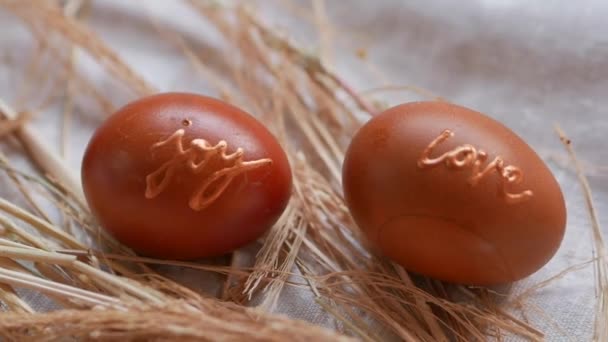 Easter Eggs Decorated Natural Fresh Leaves Boiled Onions Peels Top — Stockvideo
