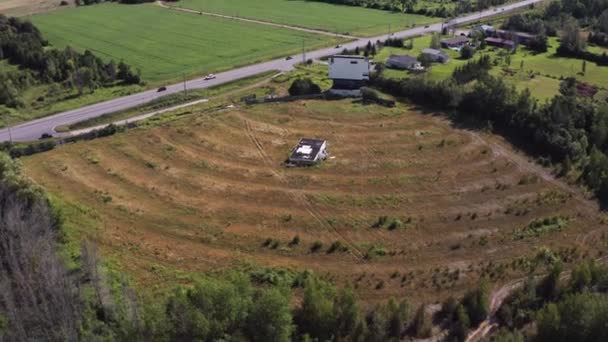 Carretera Junto Campos Agrícolas Unidad Abandonada Cine Zona Rural Ontario — Vídeo de stock