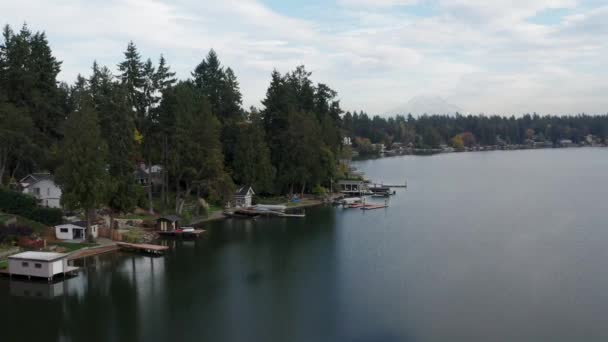 Waterfront Settlements Wooden Jetty Lakewood Neighborhood Washington Usa Aerial Drone — Stockvideo