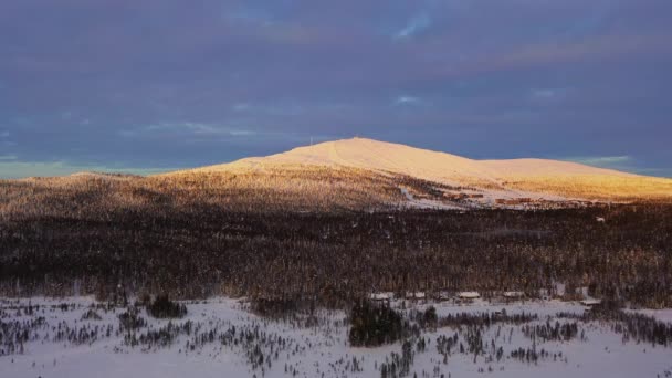 Aerial View Yllas Fell Winter Sunset Lapland Tracking Drone Shot — Vídeo de Stock
