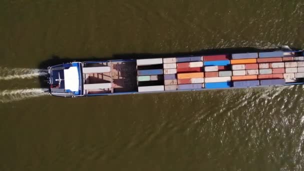 Aerial Birds Eye View Missouri Ship Carrying Shipping Containers River — Stockvideo