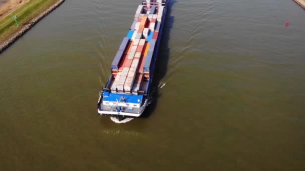 Aerial Missouri Cargo Container Ship River Noord Dolly Back Tilt — Stockvideo