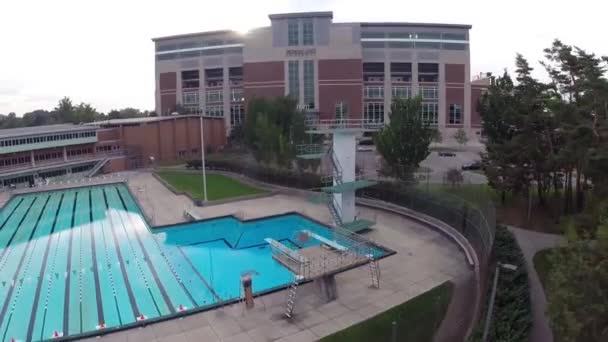 Aerial Michigan State University Pool Och Fotbollsstadion — Stockvideo