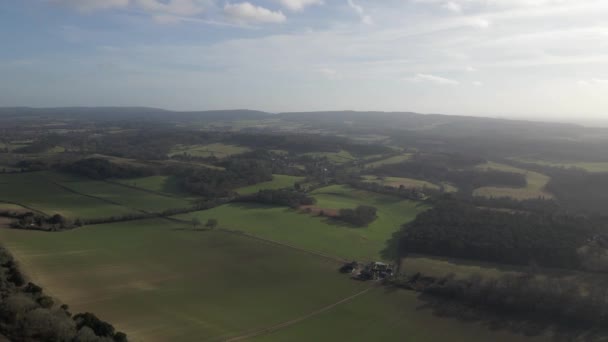 Misty Manhã Aérea Sobre Verde Inglês Campo Pasto Fazenda — Vídeo de Stock