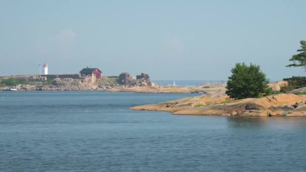 Idyllic View Finnish Archipelago Showing Islands Red Cottage Lighthouse Background — Stockvideo