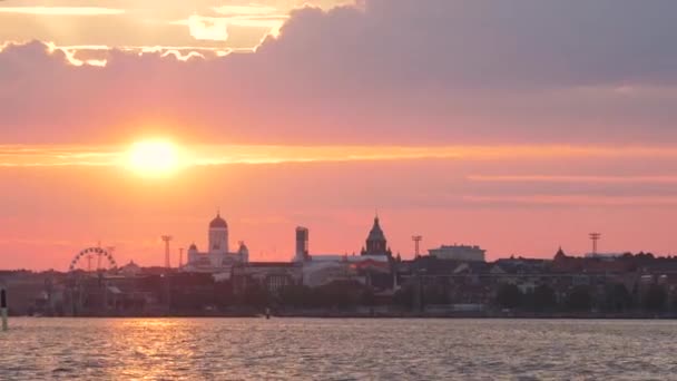 Ikonische Skyline Von Helsinki Mit Hoch Über Anderen Gebäuden Ragenden — Stockvideo