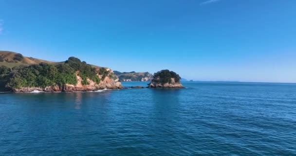 Cena Voo Mediterrânea Clássica Através Dos Mares Azuis Para Ilha — Vídeo de Stock