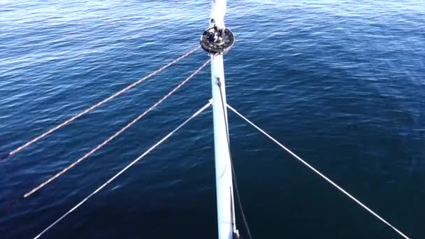 Close Shot Pulpit Bow Sail Boat Sailing Calm Sea — Vídeos de Stock