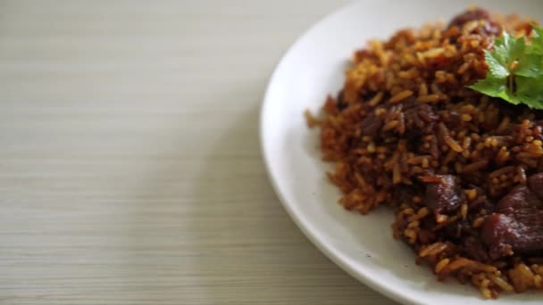 Nasi Goreng Stegt Ris Med Svinekød Indonesien Stil Asiatisk Mad – Stock-video