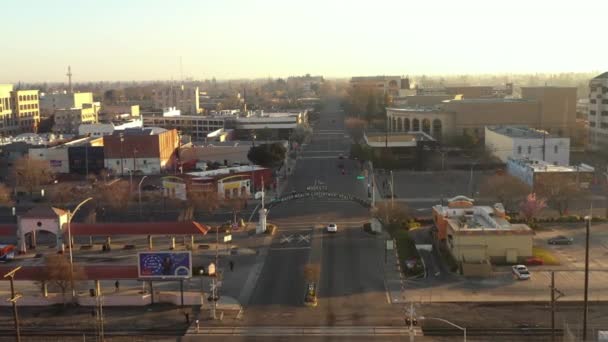 Modesto California City Welcome Sign Called Modesto Arch Drone Aerial — ストック動画