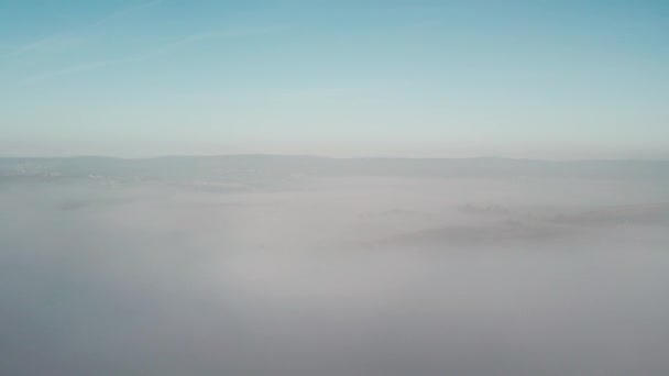 Aerial Slow Rise Cloud Inversion Revealing Valley Hills Covered Fog — Vídeo de stock