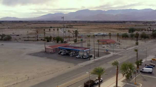 Čerpací Stanice Chevron Coachella California Dron — Stock video