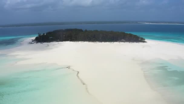 Small Ocean Isle Atoll Palms White Sand Zanzibar Drone Shot — Vídeo de Stock