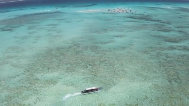 Dhow Boat Cruising Shallow Tropical Waters Sandbank Anchorage — Stock Video