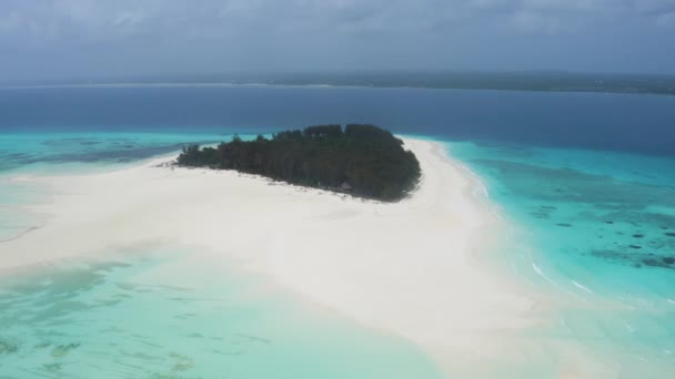 Tropische Oceaan Eiland Atol Palmen Witte Zandstranden Drone Shot — Stockvideo