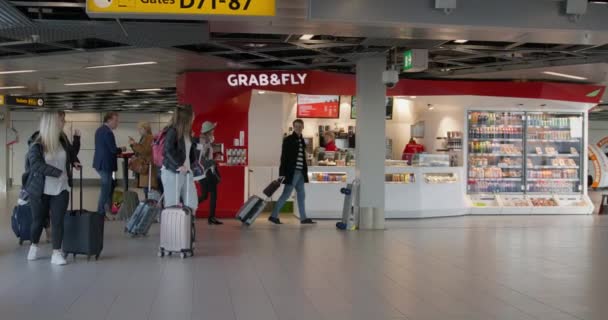 Amsterdam Aeroporto Timelapse Pessoas Andando Através Aeroporto Câmera Lenta Movimento — Vídeo de Stock