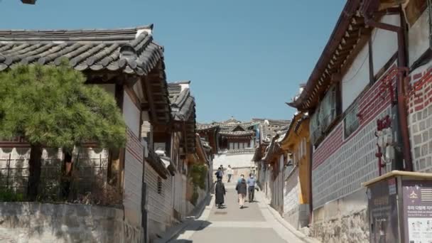 Lidé Procházející Vesnici Bukchon Hanok Jaře Soulu Koreji — Stock video